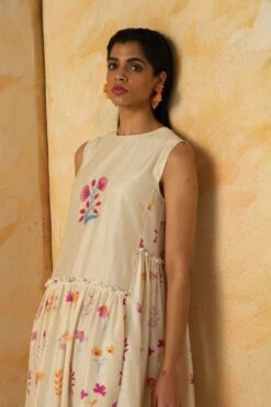 White Grace Dress -Charmers Shop kanap22s01 4