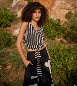 Black And Off-white Desire Of Elixir Pleated Trouser -Charmers Shop kw6613